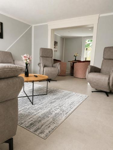 Et opholdsområde på Elementa Wellness Lodge Reddeber