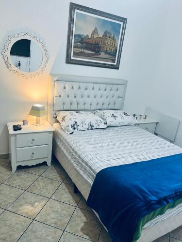 a bedroom with a bed and a table with a mirror at Casa na Ponta da Praia - Quintais privativos, churrasqueira e Wi-fi - Até 6 hospedes in Santos