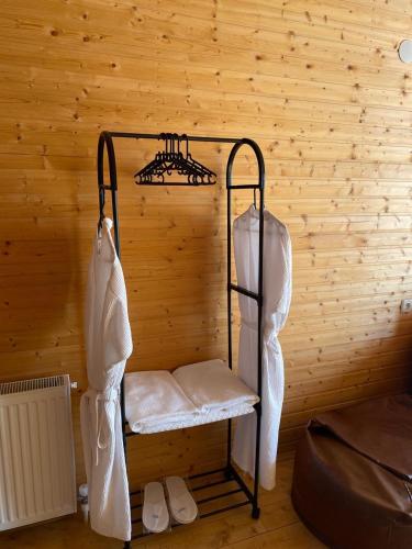 a room with two bunk beds in a sauna at SUNSET BUKNARI in Buknari