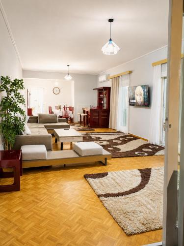 Luxurious Palace Marina Alimos
