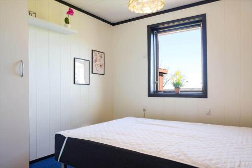 a bedroom with a bed and a window at 14250-Grevinge-Hybenvaenget-9 in Grevinge