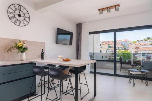 Apartment Maris, Near the Beach, Trogir