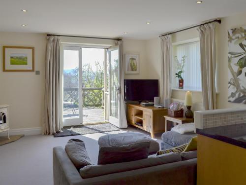 a living room with a couch and a tv at Dewsnap Spring- Rtt4 in Chinley