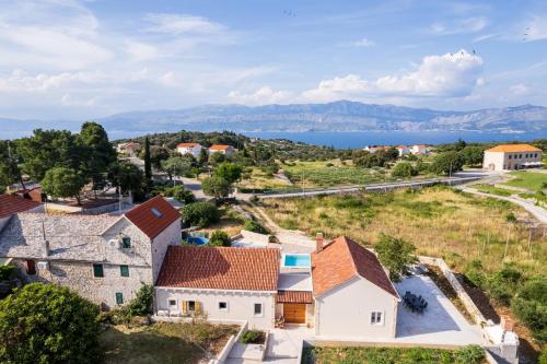 Family friendly house with a swimming pool Skrip, Brac - 26024