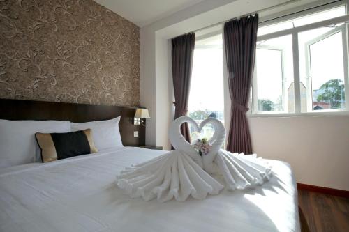 Ένα ή περισσότερα κρεβάτια σε δωμάτιο στο Kings Hotel Dalat