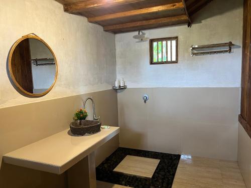 a bathroom with a sink and a mirror at Dopi Rinjani Homestay in Tetebatu