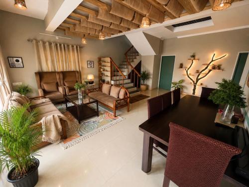 a living room with a table and a dining room at Chetan's Villa in Bhīm Tāl