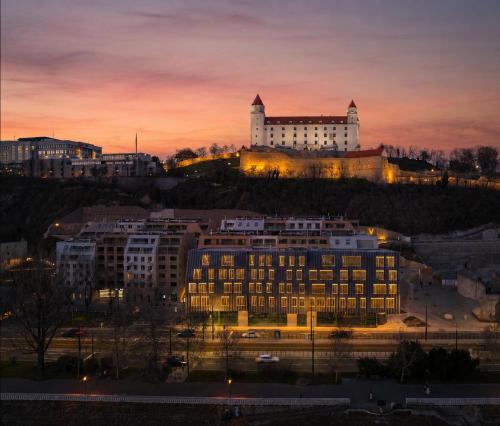 Foto Vydrica Loft by Castle&Danube - Old town- PRIVAT PARKING INCLUDED 2