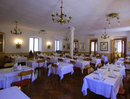 Reštaurácia alebo iné gastronomické zariadenie v ubytovaní Hotel Grand Usseglio