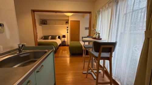 高级公寓大空间45平方米 天下茶屋站步行3分 KIx机场直达 难波 心斋桥2站3分 方便前往京都 奈良 神户 USJ 4人入住 101
