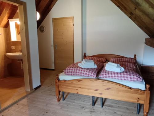 a bedroom with a bed with towels on it at Stanza Malga Ciauta in Villanova