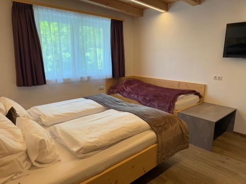 a bedroom with two beds and a window at Appartements Danijela in Fügenberg