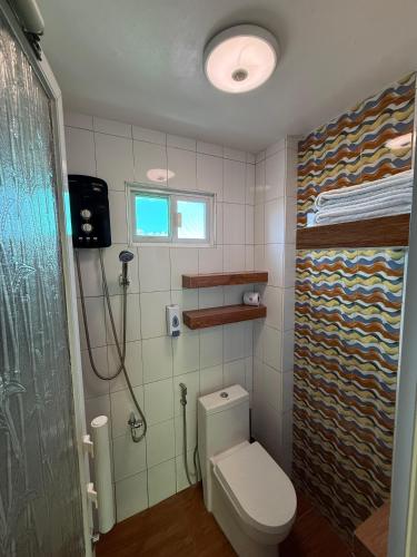 a bathroom with a toilet and a shower at Italy Condotel Darasa in Tanauan