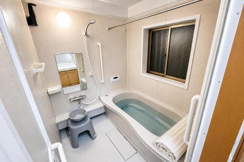 a bathroom with a tub and a toilet at HORIKIRI House TOKYO in Tokyo