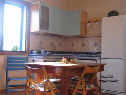 Kuchyň nebo kuchyňský kout v ubytování Cortile Via San Simone Marettimo