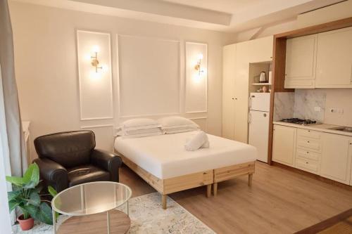 Romantic Medici Chapels Retreat for Two