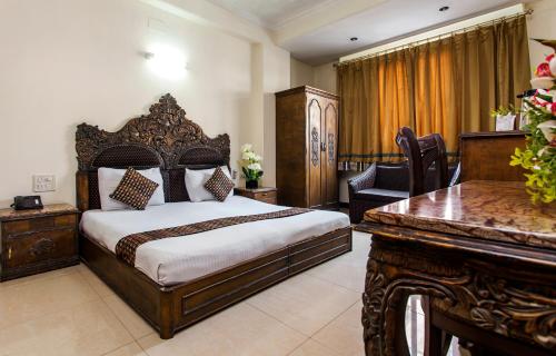 En eller flere senge i et værelse på Hotel Sunstar Residency