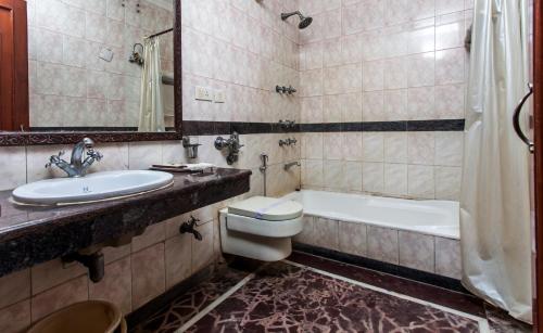 Et badeværelse på Hotel Sunstar Residency