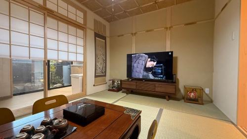 石灯籠と坪庭のある町家 天下茶屋駅7分 空港直通 なんば4分 7名