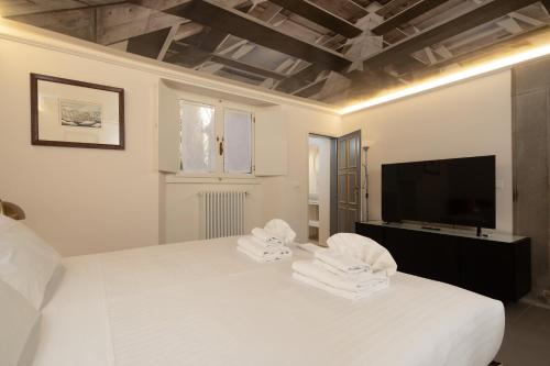 Ardiglione Central Living