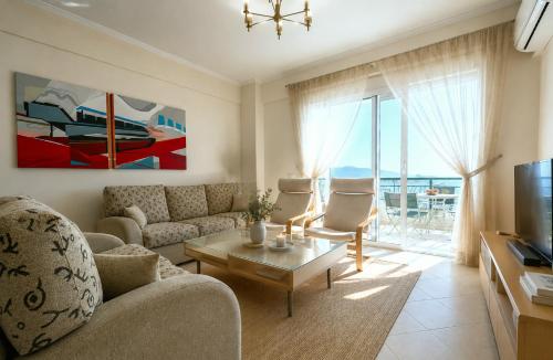 Stunning two Bedrooms Apartment Steps from the Beach