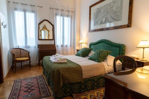 a hotel room with a bed and a mirror at Locanda Confini in Dolo