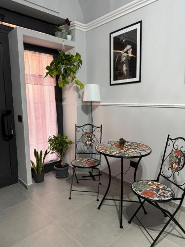 a room with two tables and chairs and a window at CENTURIONI Alloggio turistico in Civitavecchia