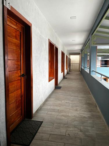 an empty hallway with a door and a tile floor at Villa Acuario in Tapachula