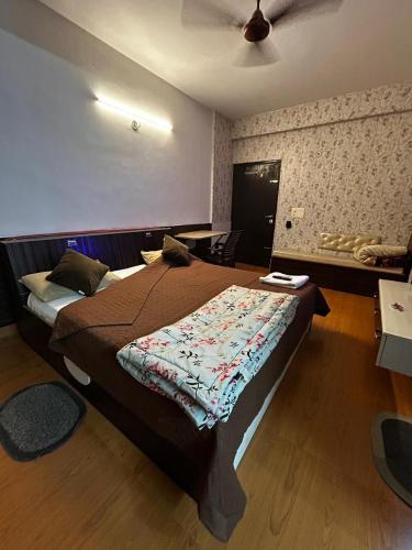 a bedroom with a large bed and a ceiling at RADHEY RADHEY stays in Vrindāvan