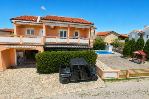 Apartments with heated pool Vir - by TA Leut Agency
