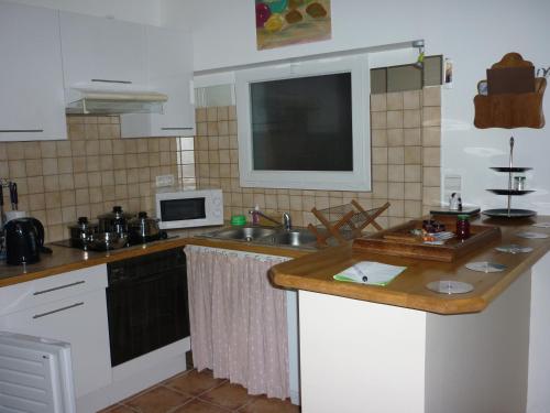 a kitchen with a sink and a microwave at Chante-Cristal in Target