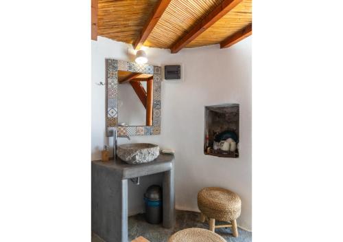 a bathroom with a sink and a mirror at WindMilos in Tripiti