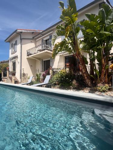 Grand Appt 6P climatisé dans villa avec piscine - 8 kms de Cannes