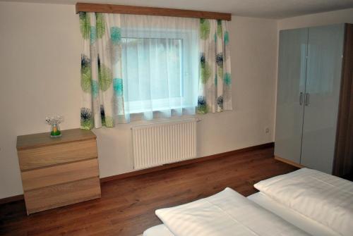 a bedroom with a bed and a window at Ferienwohnung Nuener in Grins
