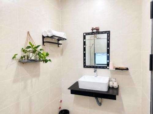 a bathroom with a sink and a mirror at Đầm Nại Hotel in Ninh Hải