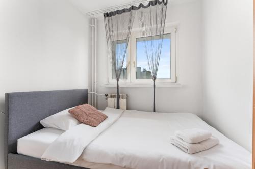 Oświecenia 10th Floor View Apartment by BookingHost