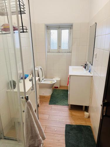 a small bathroom with a toilet and a sink at Casa Paz in Alcabideche
