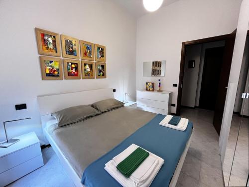 a bedroom with a blue bed with towels on it at The Water Lodge in Omegna