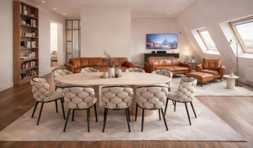 Champs-Élysées Luxury Suite