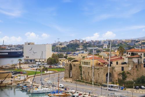 Marina Crown Penthouse with Unique Sea View