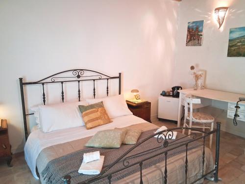a bedroom with a bed and a desk at Agri Experience - Case Gentile in Castelvetrano Selinunte