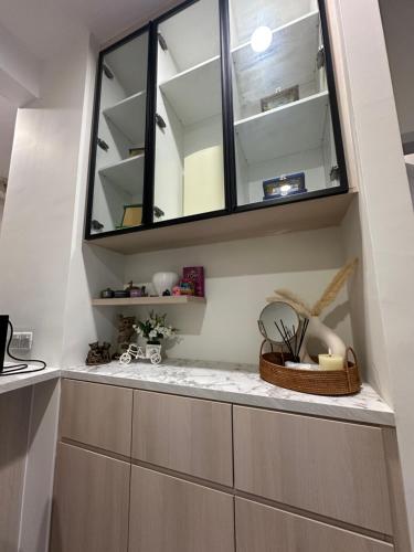a kitchen with a mirror above the cabinets at ANTARA Muji Serenity Condo in Putrajaya
