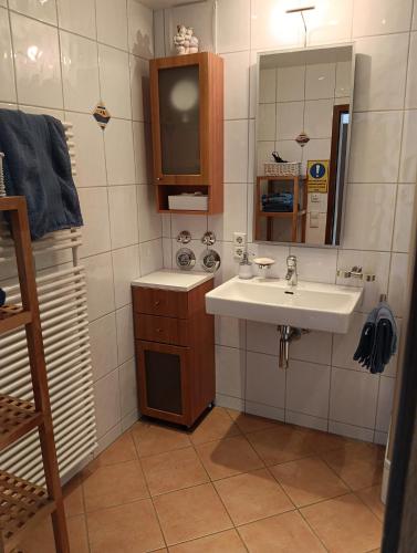 a small bathroom with a sink and a mirror at Ferienwohnung Diepold in Wasserburg