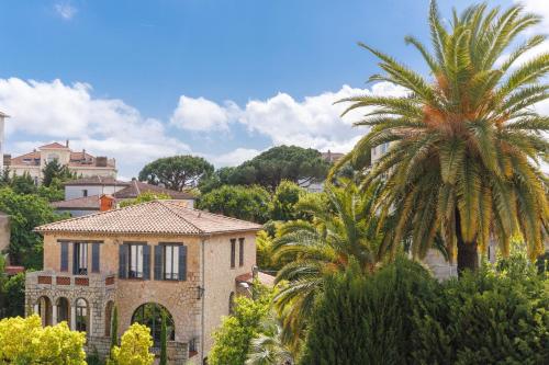 Upstays Bright 1BR 50m² with terrace Cannes center