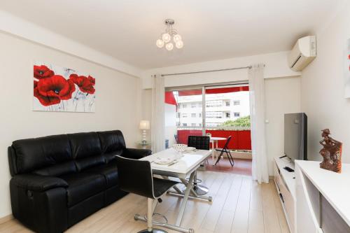 Upstays Bright 1BR 50m² with terrace Cannes center