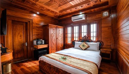 a bedroom with a bed in a wooden room at Phetchalern serviced apartment in Vientiane