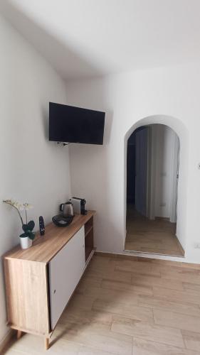 a living room with a flat screen tv on a wall at Appartamento vicolo Torino 8 Malpensa in Ferno