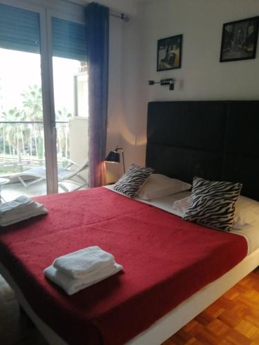 Cannes Martinez One Bedroom by Sweet Accommodation