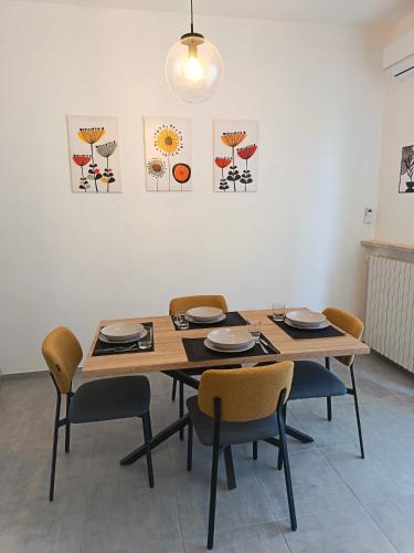 a dining room with a wooden table and chairs at Casa RAFFAELLO in Vigevano