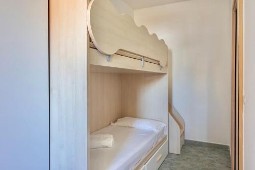 a small room with a bunk bed in it at Trilocale - Via Pisa in San Teodoro
